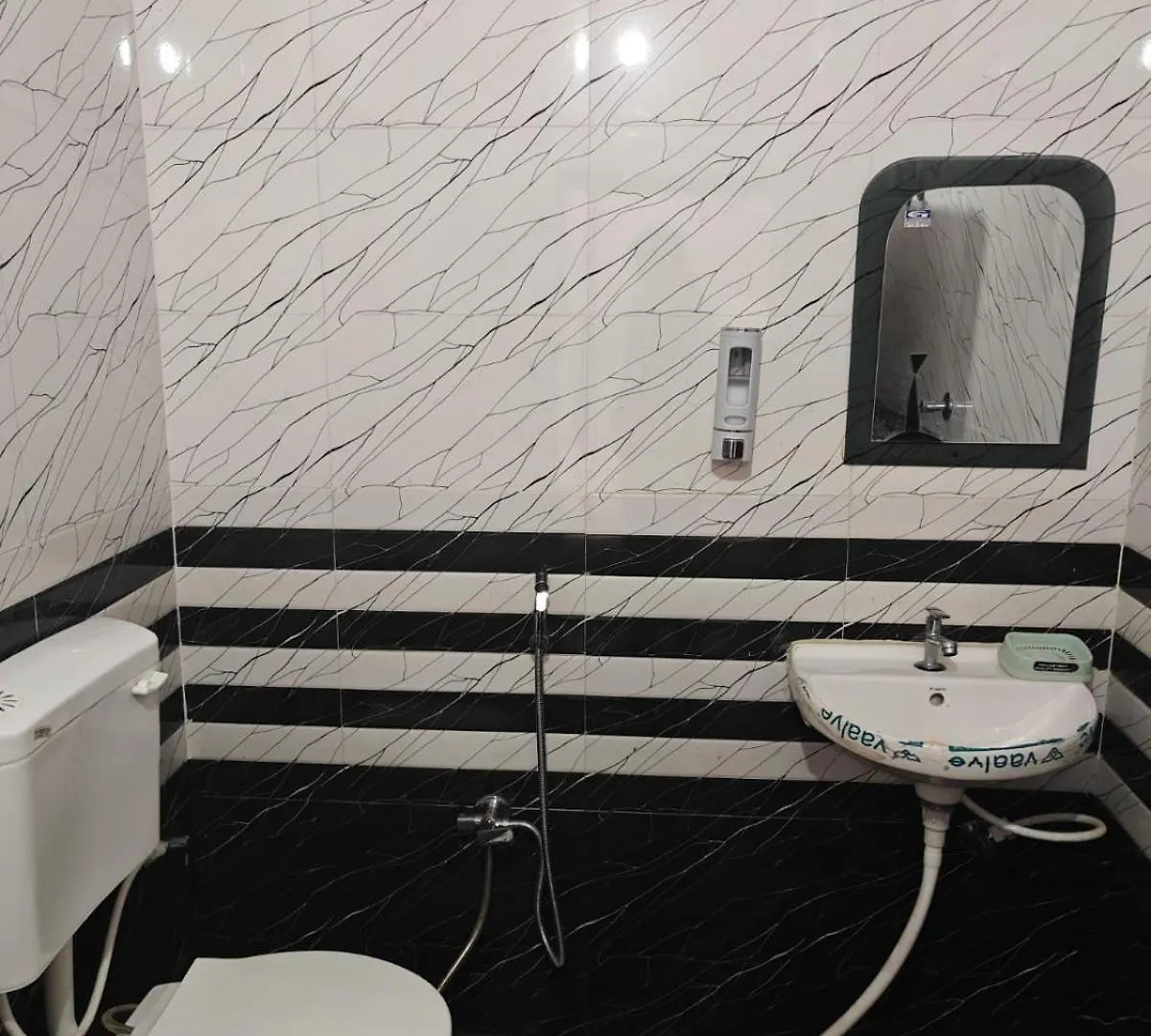 Aparajita Paying Guest House فاراناسي 0*,
